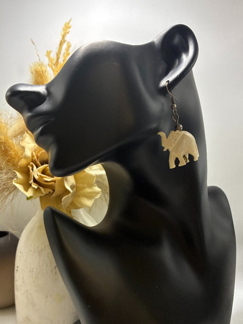 Vintage Hand Carved Bone Elephant Dangle Earrings Tribal Boho Safari - Picture 2 of 8